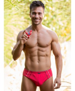 Комплект чоловічих бавовняних трусів брифів з контрастною обробкою (2 шт червоного та синього кольору) Key MPP 174 A24 Комплект чоловічих бавовняних трусів брифів з контрастною обробкою (2 шт червоного та синього кольору) Key MPP 174 A24