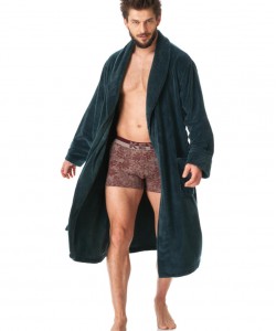 Довгий чоловічий халат із оксамитового велюру зеленого кольору з шалевим коміром Key MGL 208 B23 Довгий чоловічий халат із оксамитового велюру зеленого кольору з шалевим коміром Key MGL 208 B23