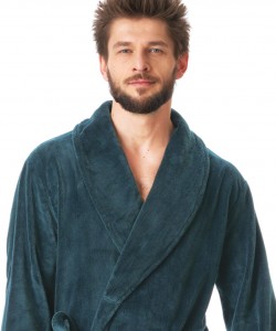 Довгий чоловічий халат із оксамитового велюру зеленого кольору з шалевим коміром Key MGL 208 B23